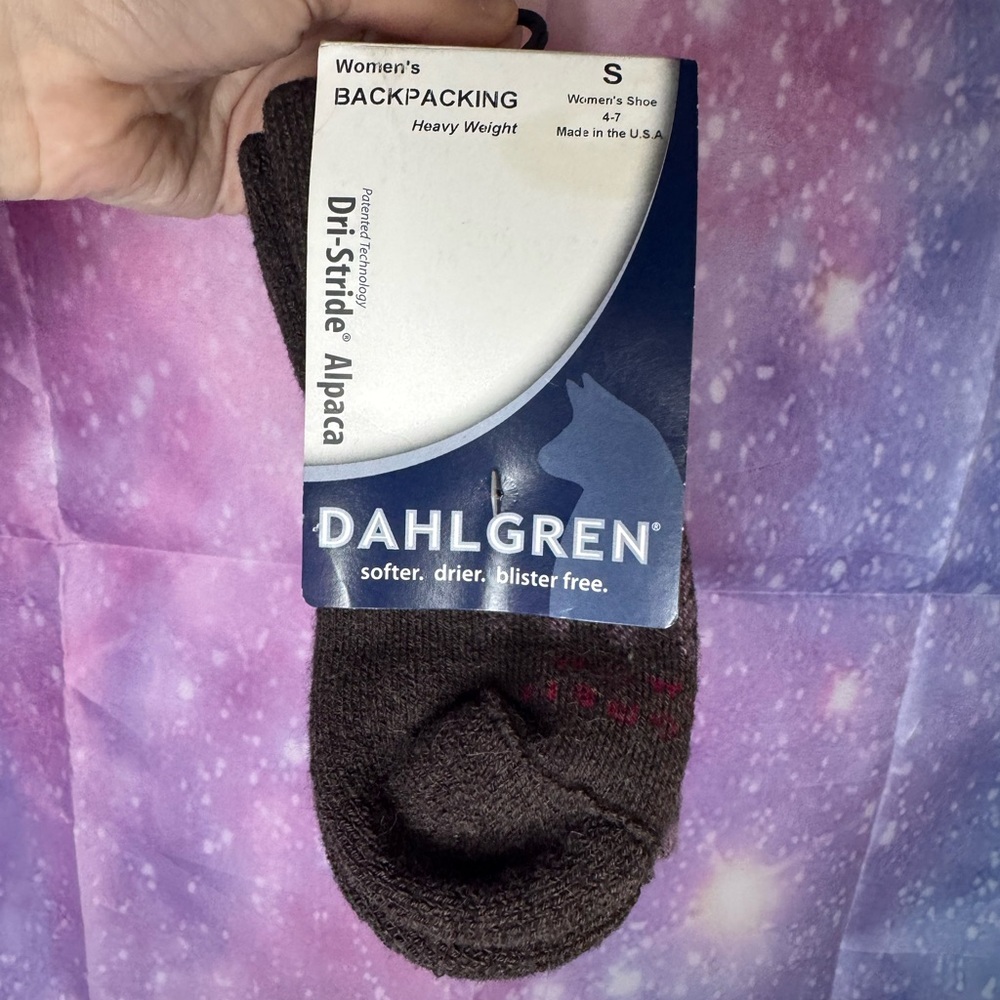 New woman’s Dahl green backpacking socks 🛍